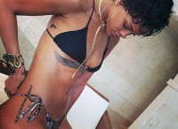 rihannaTweets1