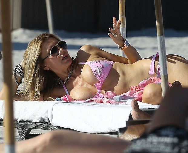 article-2554729-1B4C9DE400000578-843_634x521