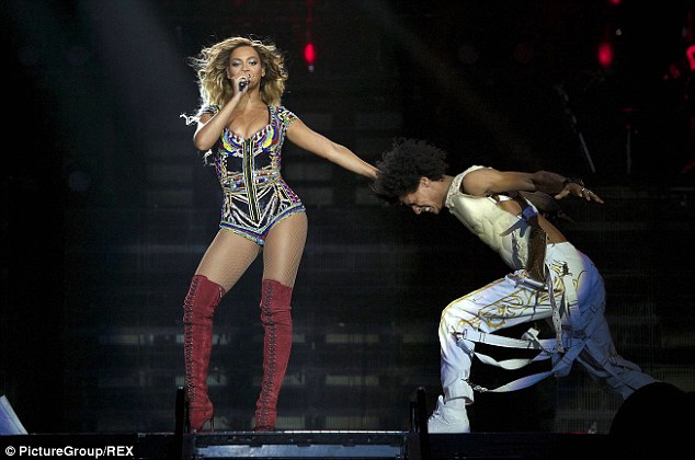 article-0-1C0B6A7900000578-166_634x420