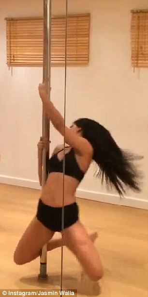 article-2577465-1C26738800000578-575_306x612