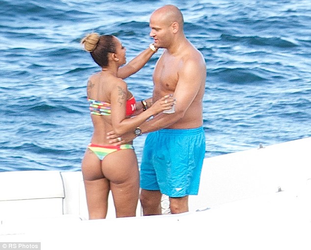 article-2583200-1C61079000000578-789_634x511