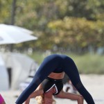 victoria_silvstedt_yoga_bikini_3