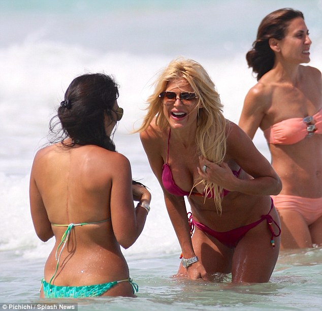 article-2608127-1D2F652000000578-719_634x612