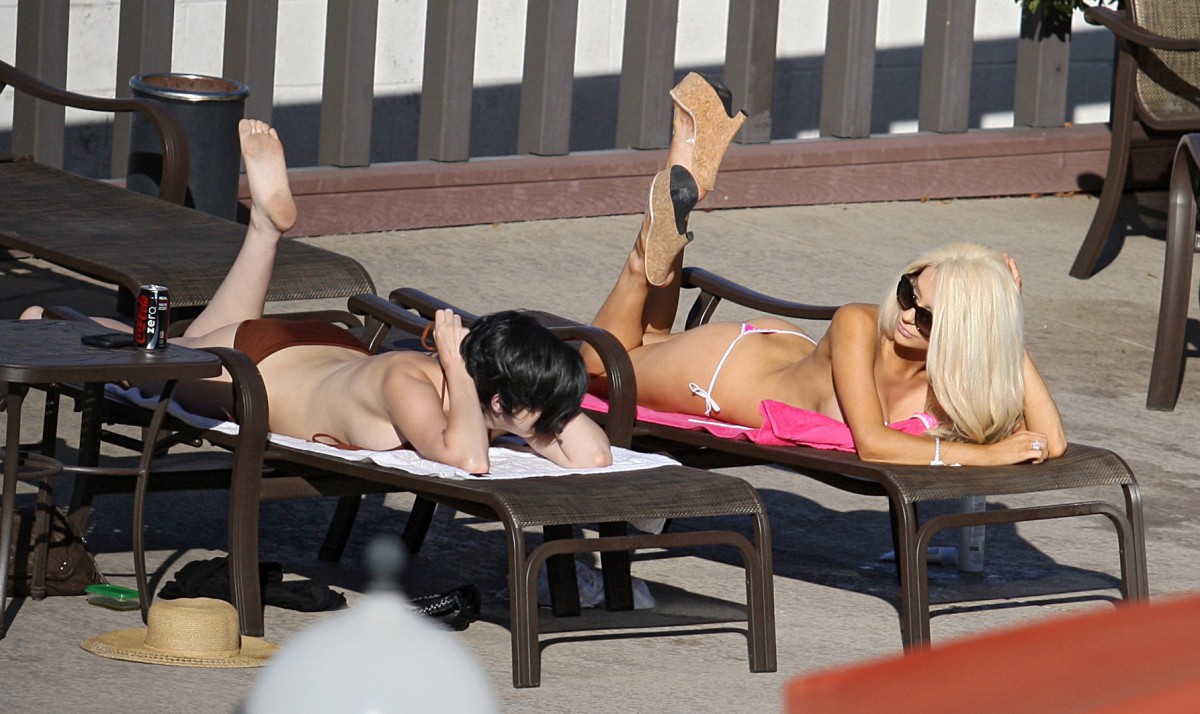 Courtney-Stodden-with-Girlfriend-11
