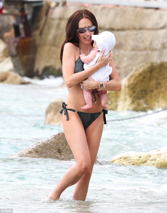 article-2665676-1F092B2000000578-146_634x808