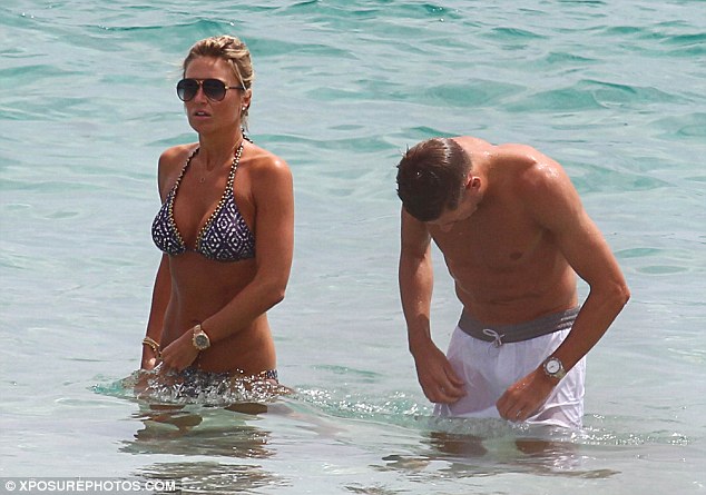 article-0-1F5CCF9900000578-816_634x445